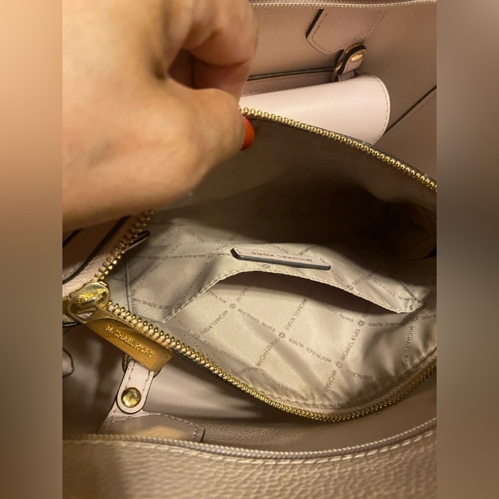 MICHAEL KORS Shop Kimberly Tote w\Match Wallet, EUC - Picture 11 of 15